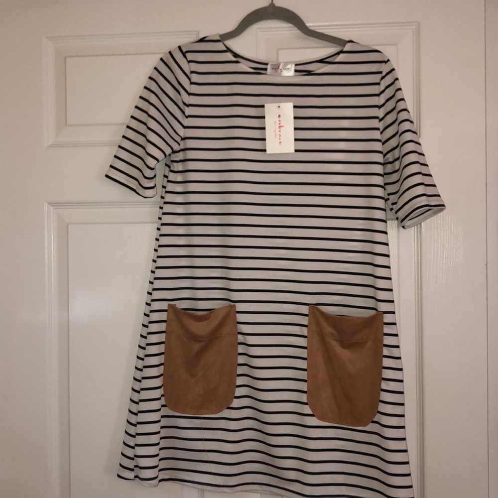 Cute striped dress with pockets!